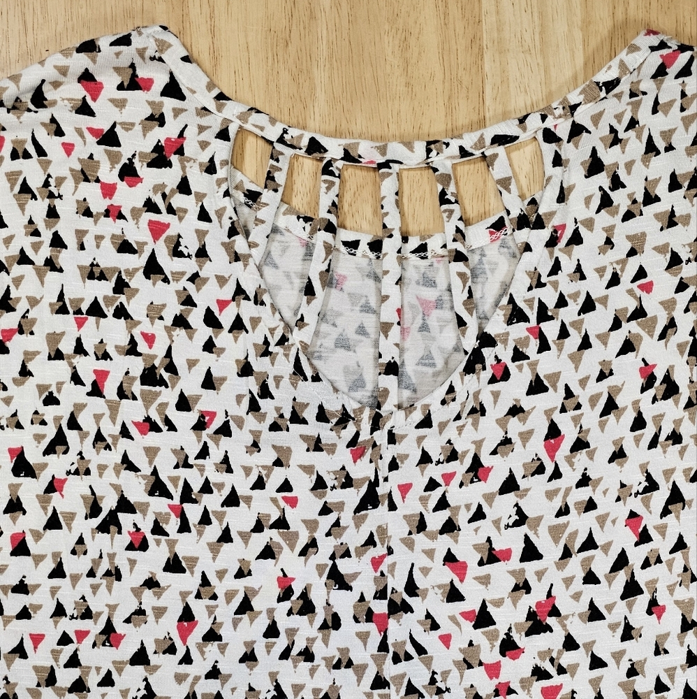 Geometric Print Top - Picture 8 of 9